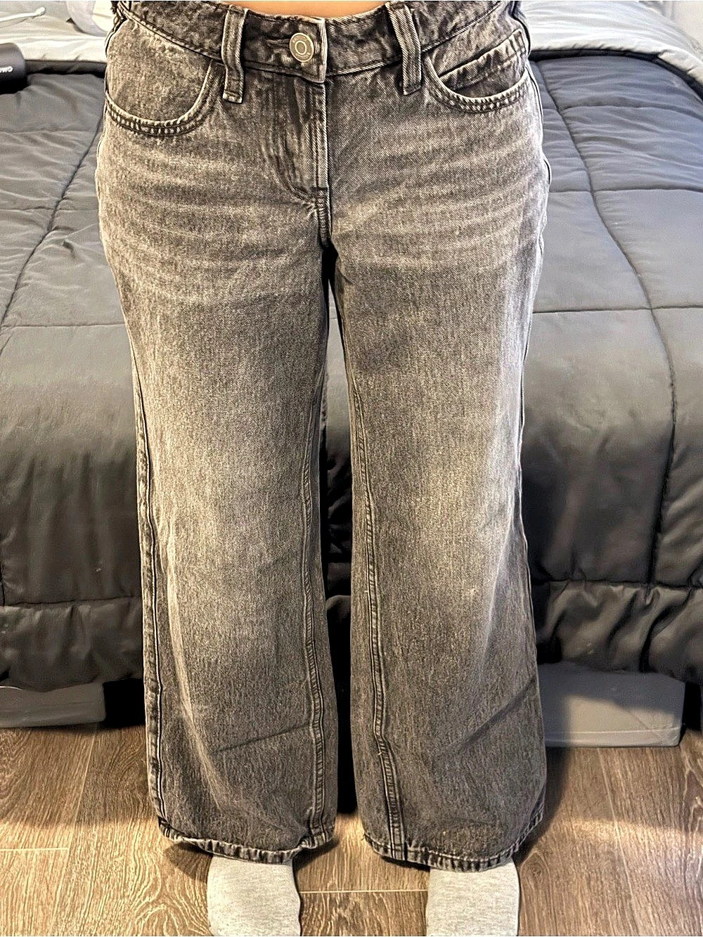 Low-Rise Baggy Jeans - Adjustable Waist